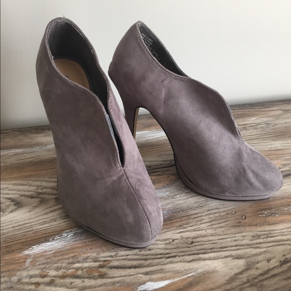 Apt 9 Gray booties. Size 6 - Picture 1 of 3
